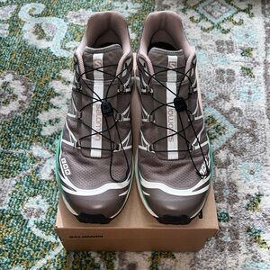 Almost BRAND NEW Salomon sneakers